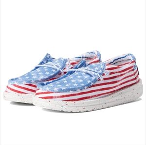 NWT Hey Dude Wally Youth Patriotic Stars And Stripes Unisex Shoes Y2-L3 USA